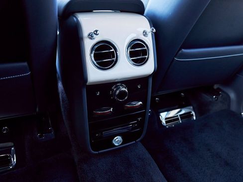 Used 2022 Rolls-Royce Cullinan w/ Cullinan Package image 58