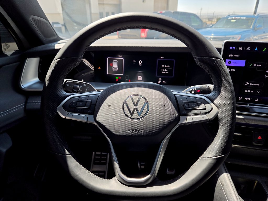 Certified 2025 Volkswagen Tiguan SE R-Line FWD image 11