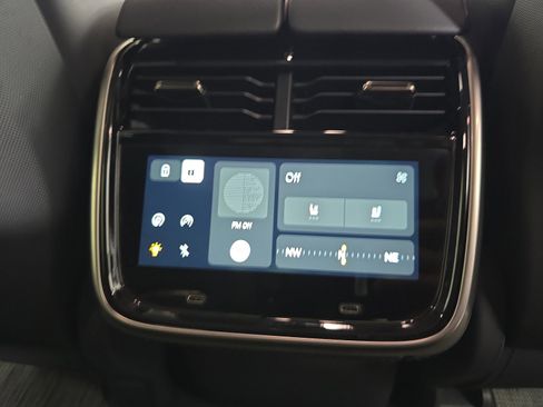 Used 2023 Rivian R1S Adventure AWD/4WD image 30