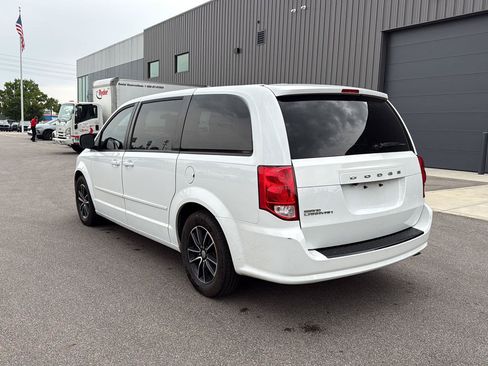 Used 2016 Dodge Grand Caravan SXT FWD image 5