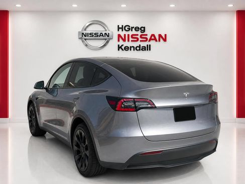 Used 2025 Tesla Model Y Long Range RWD image 2