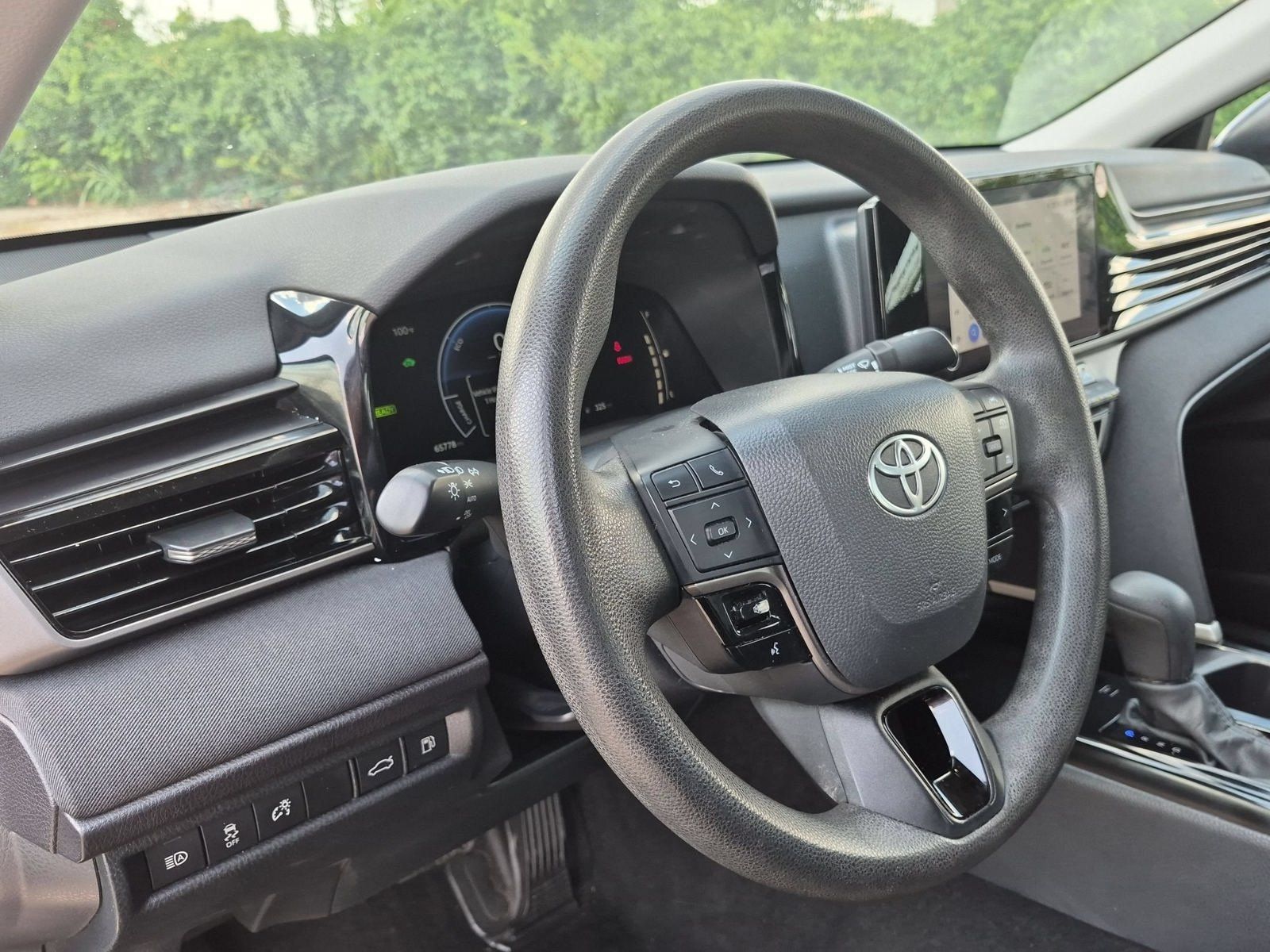 Used 2025 Toyota Camry LE FWD image 11