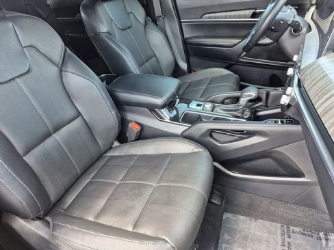 Used 2024 Kia Telluride SX w/ Towing Package AWD/4WD image 17