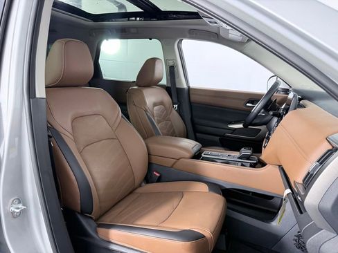 Used 2025 Nissan Pathfinder Platinum w/ Cargo Package FWD image 12