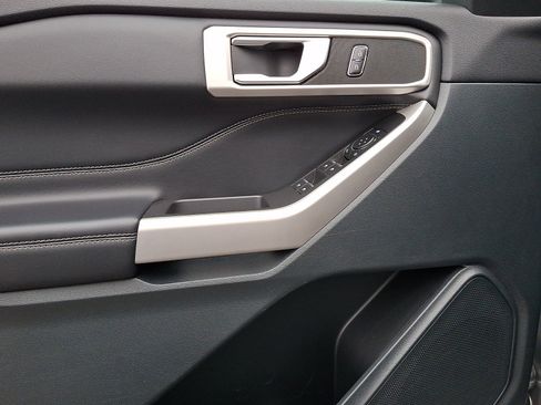 Certified 2023 Ford Explorer XLT image 12