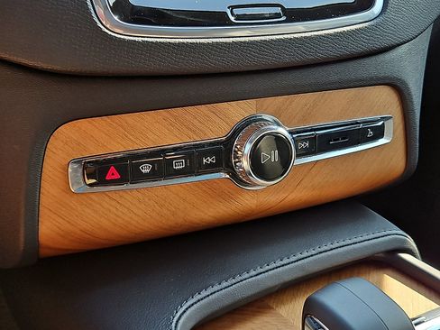 Certified 2023 Volvo XC90 B6 Plus w/ Protection Package AWD/4WD image 16