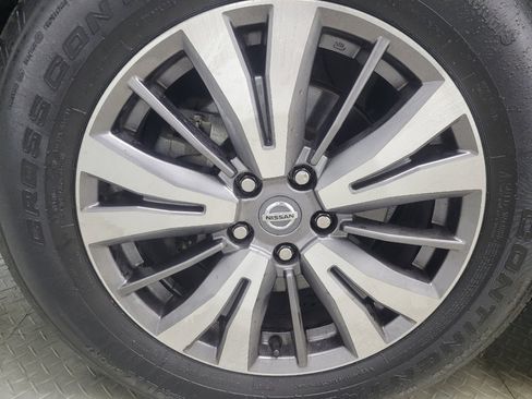 Used 2020 Nissan Pathfinder SV image 31