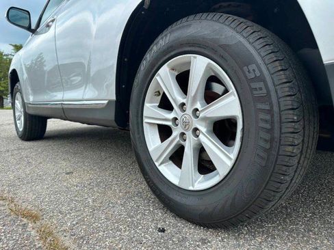 Used 2011 Toyota Highlander 2WD w/ Tech Pkg image 14