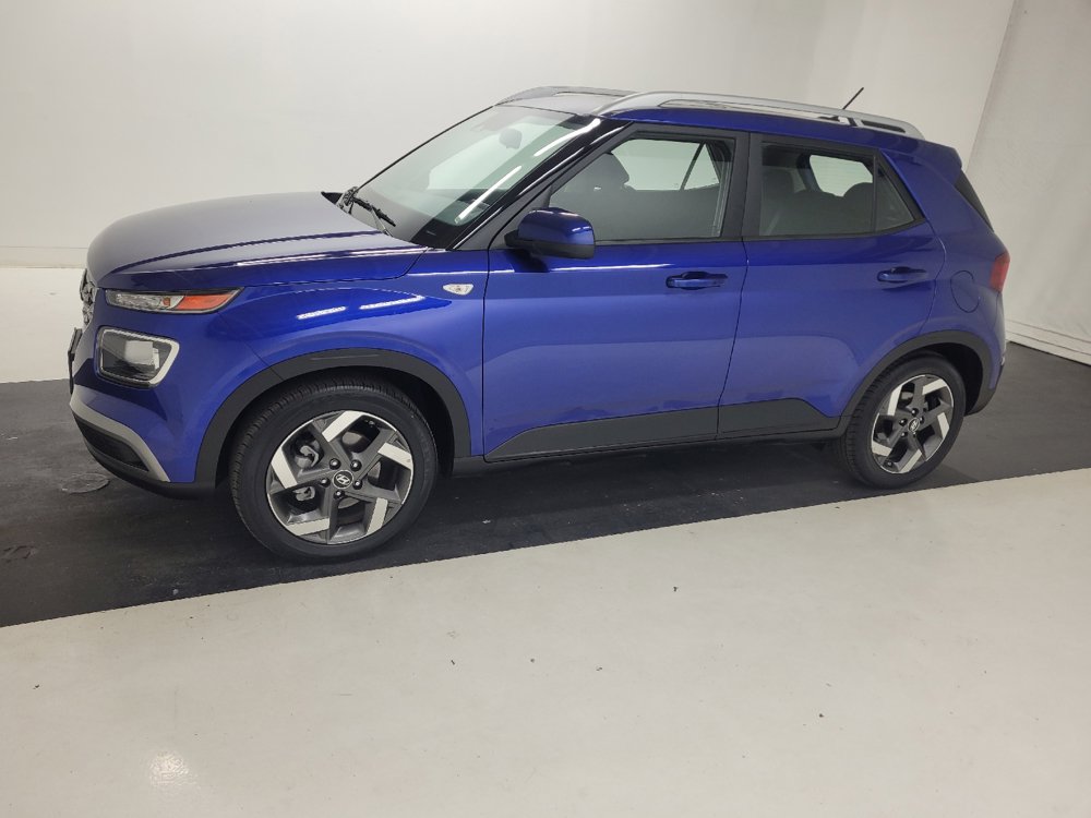 Used 2025 Hyundai Venue SEL FWD image 2