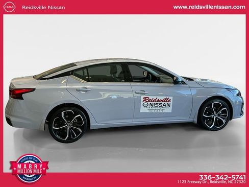 New 2025 Nissan Altima 2.5 SR image 7