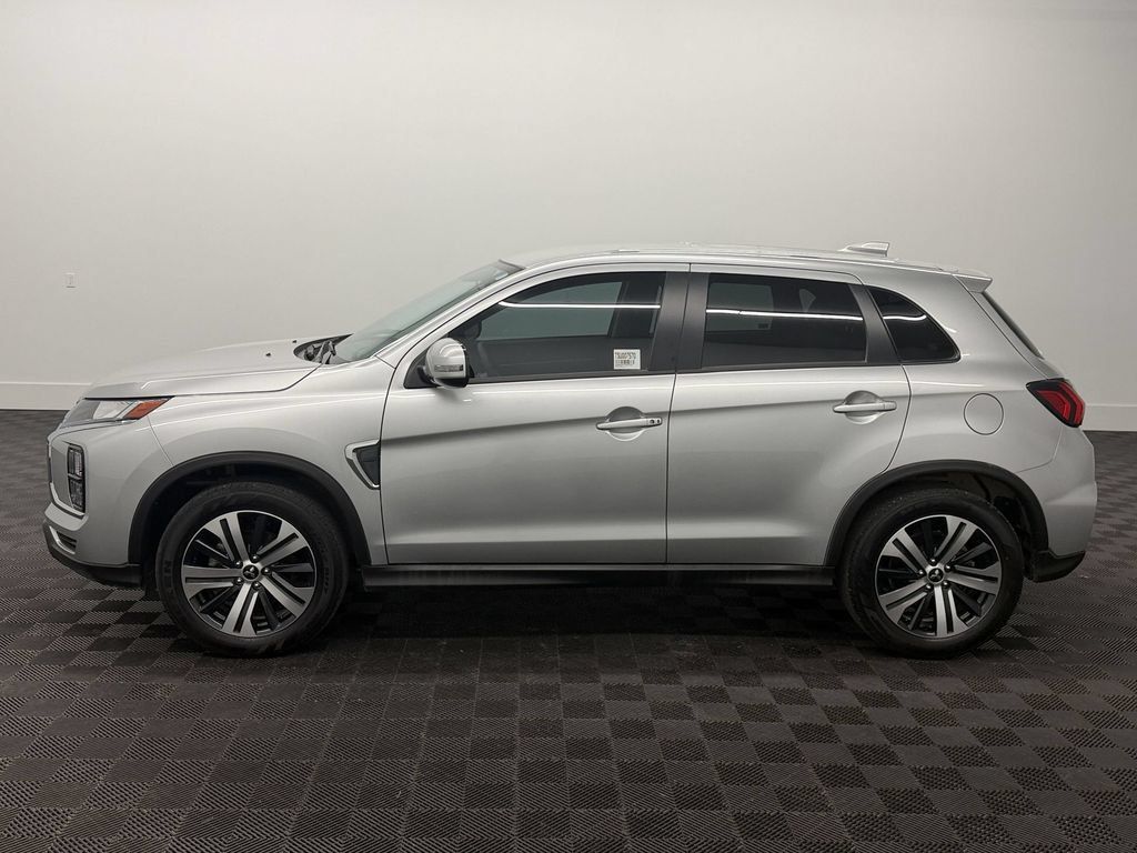 Used 2025 Mitsubishi Outlander Sport SE AWD/4WD image 2