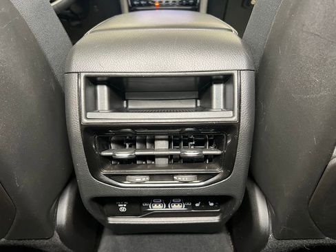 Used 2024 Jeep Grand Cherokee Limited AWD/4WD image 11