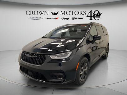 Used 2023 Chrysler Pacifica Touring-L w/ S Appearance Package