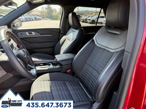 Used 2025 Ford Explorer ST-Line w/ ST-Line Street Pack AWD/4WD image 14