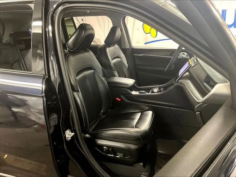 Used 2024 Jeep Grand Cherokee Limited image 11