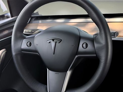 Used 2023 Tesla Model Y Long Range AWD/4WD image 12