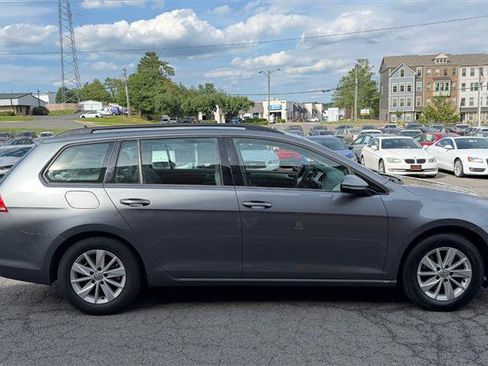 Used 2016 Volkswagen Golf S FWD image 4