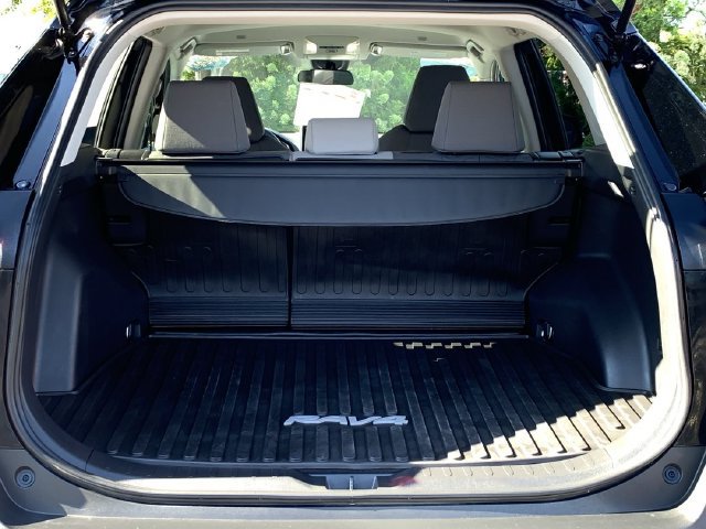 Used 2025 Toyota RAV4 XLE FWD image 38