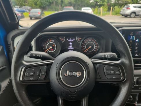 Used 2024 Jeep Gladiator Sport AWD/4WD image 22