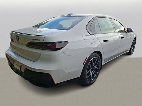 Used 2025 BMW i7 xDrive60 w/ Premium Package AWD/4WD image 3