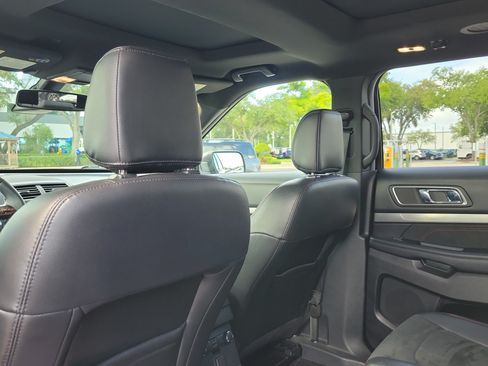 Used 2019 Ford Explorer XLT w/ Equipment Group 202A FWD image 15