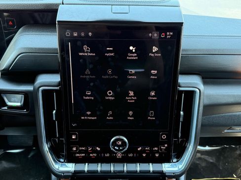 Used 2025 GMC Yukon Denali AWD/4WD image 18