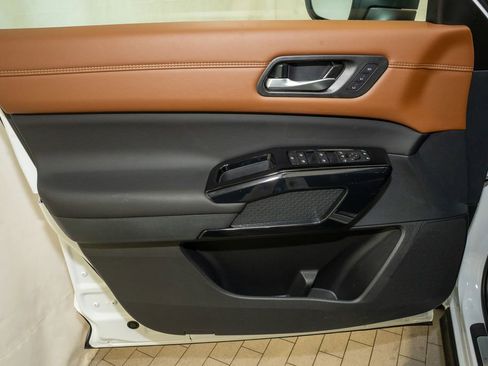 New 2026 Nissan Pathfinder Platinum image 16