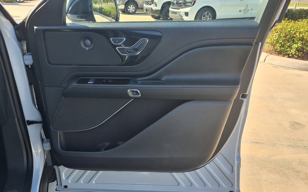 Used 2025 Lincoln Aviator Reserve RWD image 20