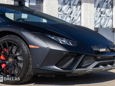Used 2024 Lamborghini Huracan Sterrato image 2