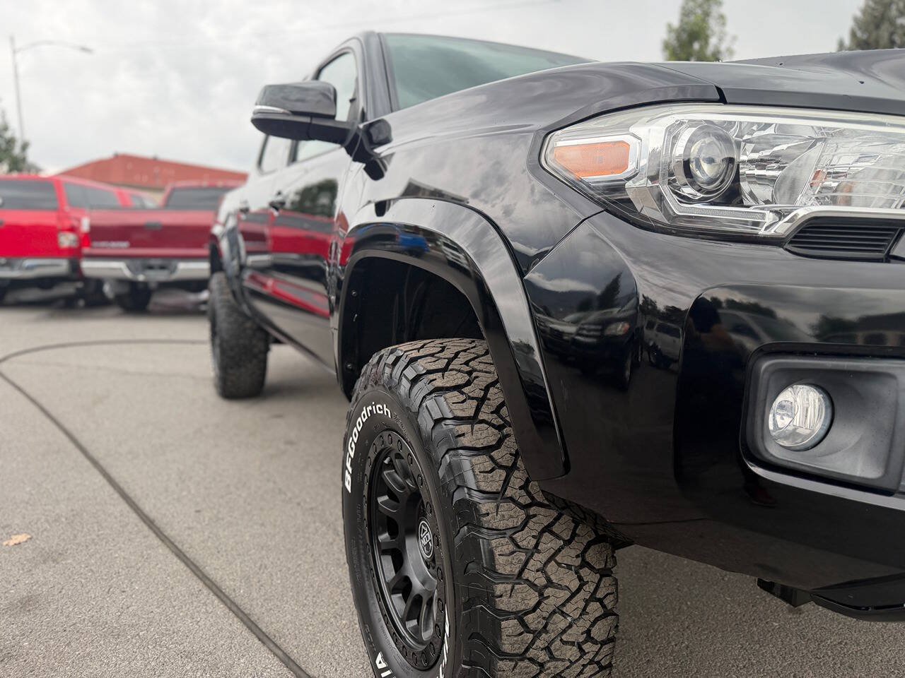 Used 2017 Toyota Tacoma TRD Sport w/ Premium & Technology Package AWD/4WD image 28