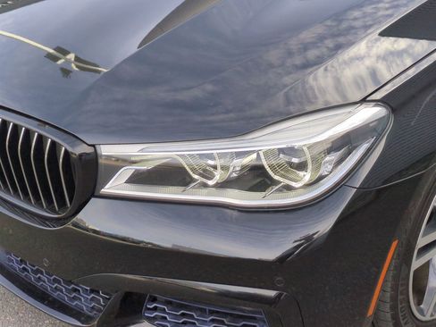 Used 2018 BMW 750i xDrive w/ Executive Package image 10