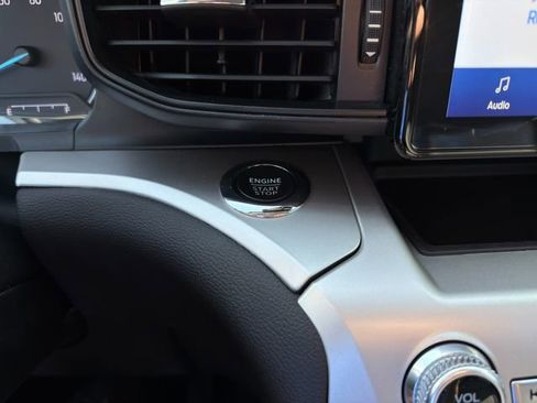 Used 2022 Ford Explorer XLT AWD/4WD image 32