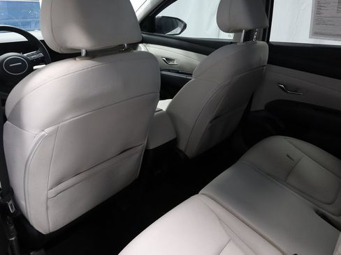 Certified 2025 Hyundai Tucson SE image 20