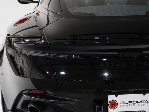 Used 2023 Aston Martin DB11 V12 RWD image 36