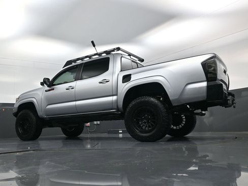 Used 2022 Toyota Tacoma SR w/ SR Convenience Package RWD image 18