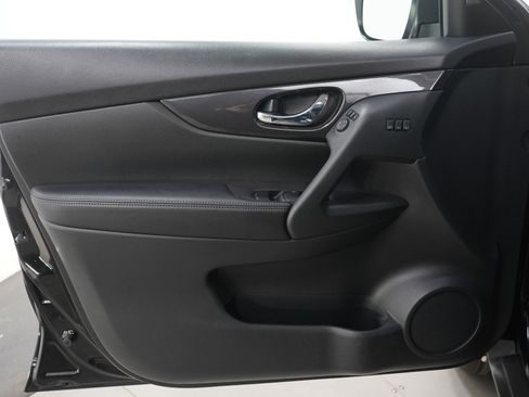 Used 2018 Nissan Rogue SV w/ Sun & Sound Touring Package image 20