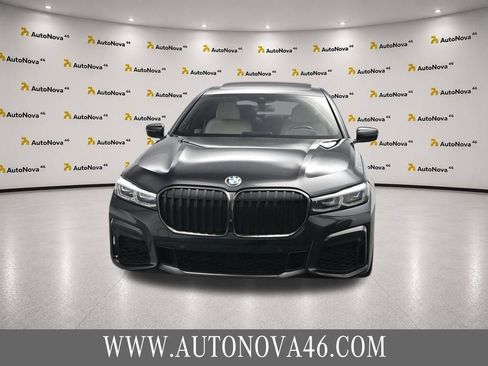 Used 2022 BMW 740i w/ M Sport Package RWD image 12