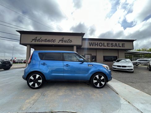 Used 2016 Kia Soul + w/ Designer's Package image 1