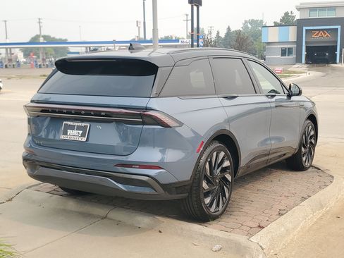 New 2026 Lincoln Nautilus Reserve w/ Jet Appearance Package AWD/4WD image 4