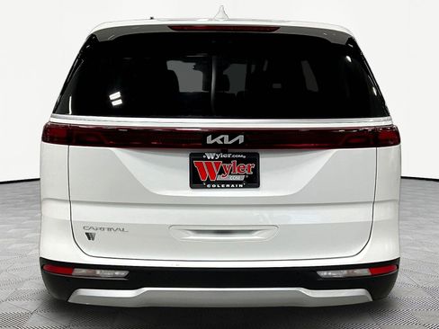Used 2024 Kia Carnival LX FWD image 5