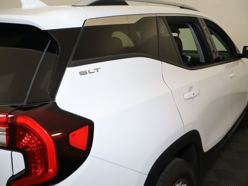 Used 2024 GMC Terrain SLT AWD/4WD image 7
