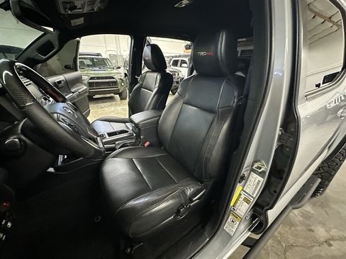 Used 2017 Toyota Tacoma TRD Pro AWD/4WD image 32