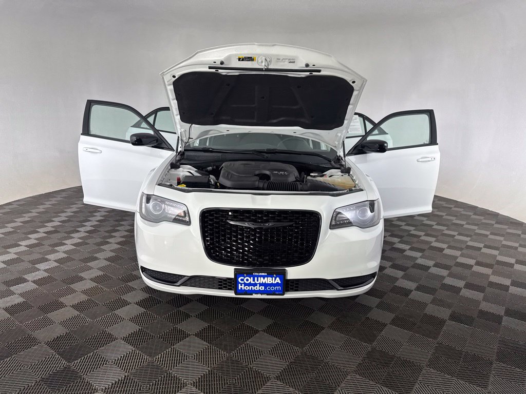 Used 2022 Chrysler 300 Touring w/ Sport Appearance Package RWD image 12