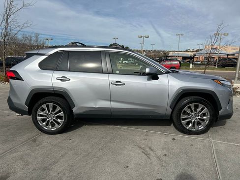 Used 2023 Toyota RAV4 XLE Premium image 9