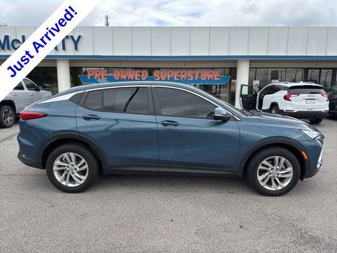 Used 2025 Buick Envista Preferred w/ Convenience II Package FWD image 2