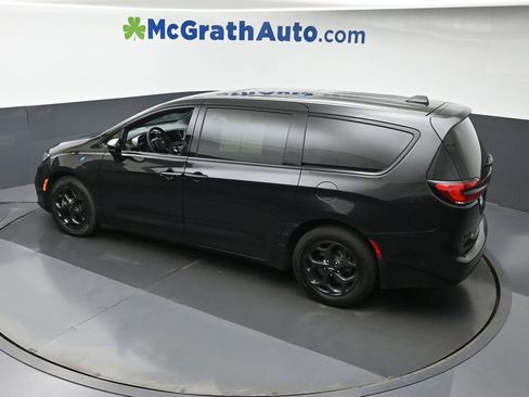 Used 2023 Chrysler Pacifica Limited w/ S Appearance Package image 23