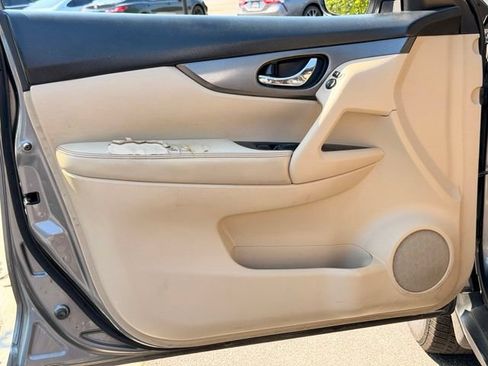 Used 2015 Nissan Rogue SV FWD image 21