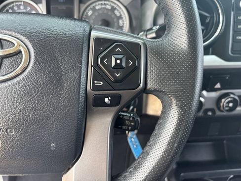 Used 2017 Toyota Tacoma SR5 w/ Tow Package AWD/4WD image 29