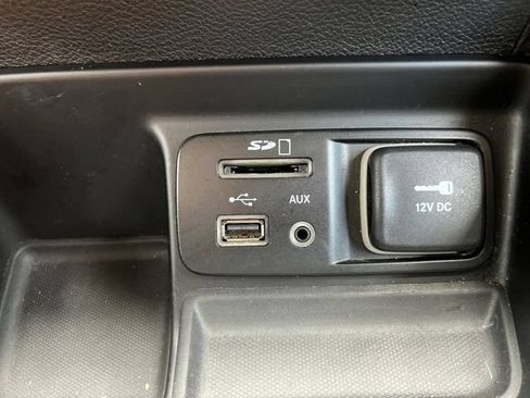 Used 2016 Jeep Cherokee Latitude FWD image 6