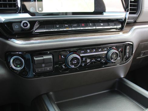 Used 2024 Chevrolet Silverado 2500 LT w/ Safety Package image 27